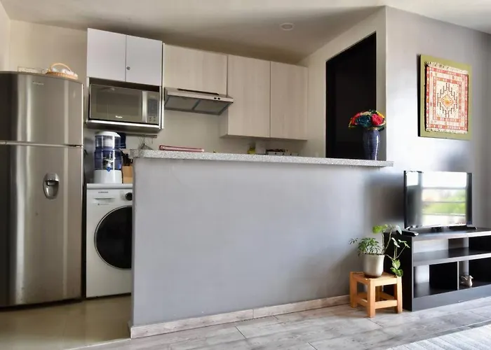 Elevador- Embajada A 3 Cdras De Reforma Apartamento